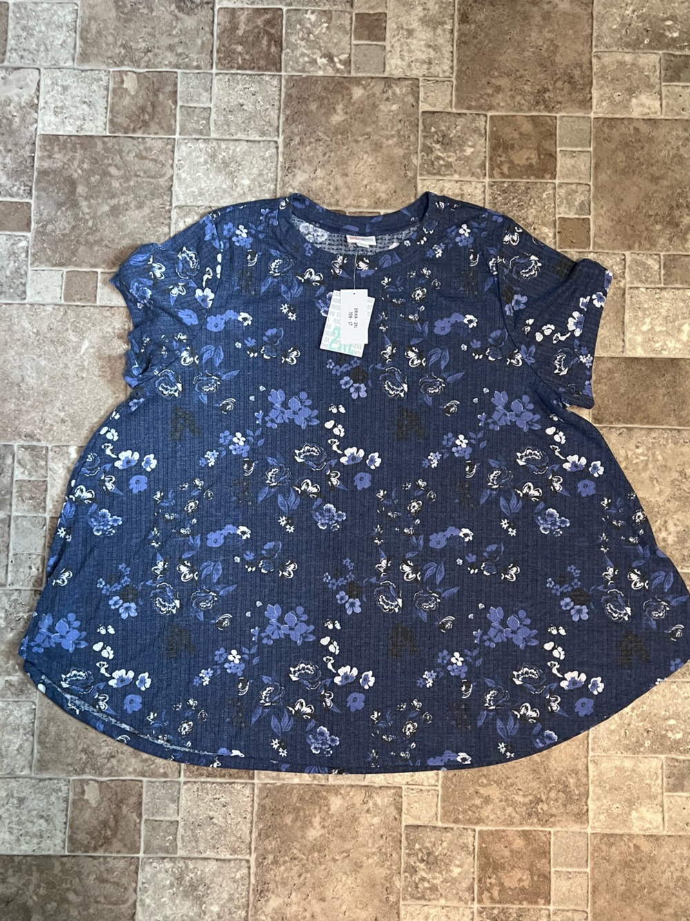 NWT 2X LuLaRoe Erika Short Sleeve Swing Top
